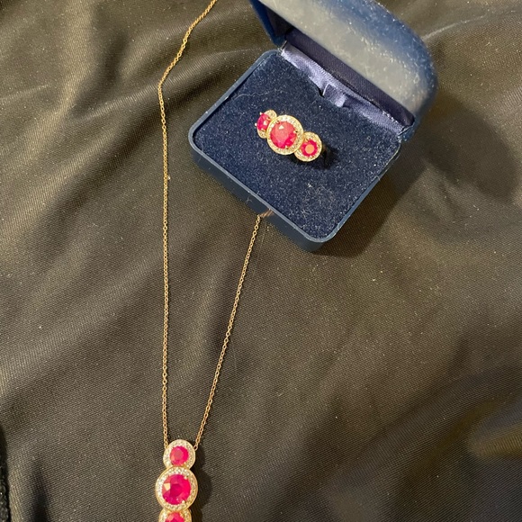 Ruby ring and pendant - Picture 2 of 8
